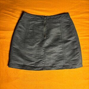 Old Navy Black Faux Suede Zip Front Mini Skirt Size 4 16 in